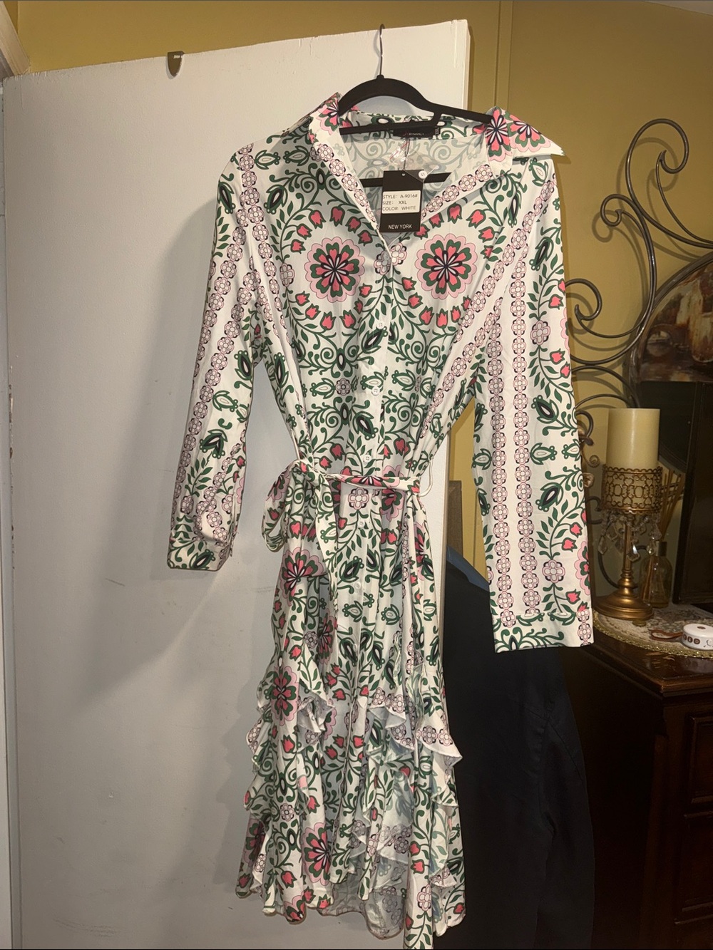 NWT beautiful floral long sleeve dress with tie belt